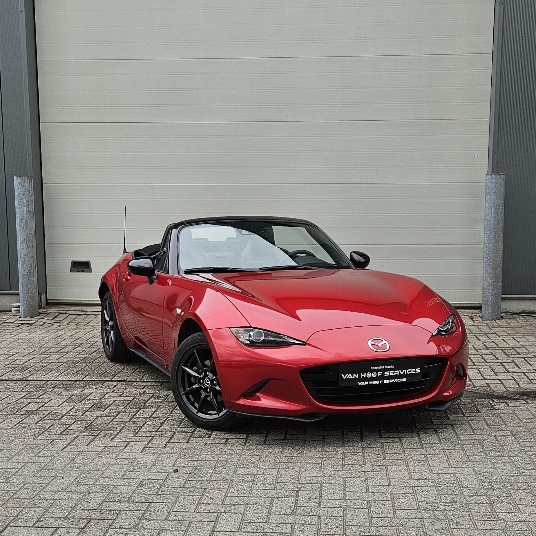 Mazda MX-5 ND in de kleur Soul Crystal Red